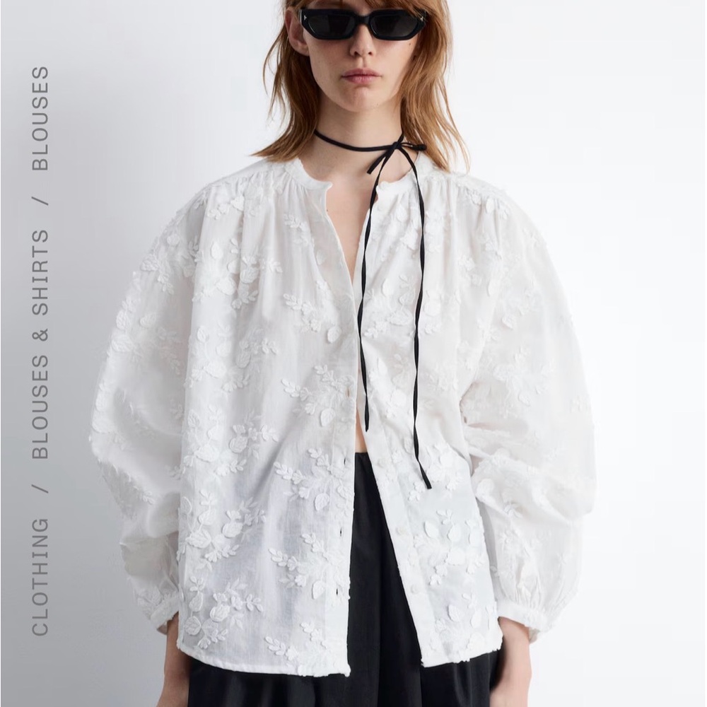 VOLUMINOUS FLORAL-APPLIQUÉ BLOUSE